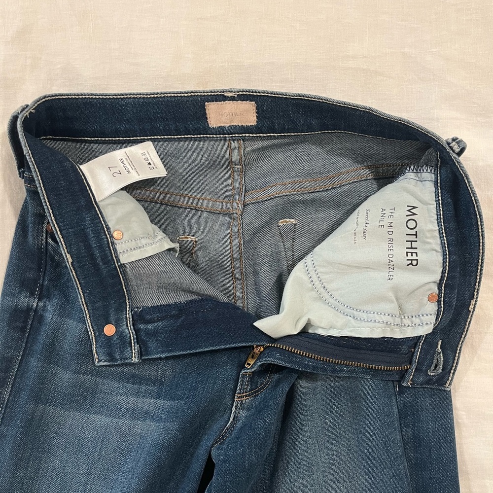 MOTHER The Mid Rise Dazzler Ankle Jeans - Picture 4 of 6